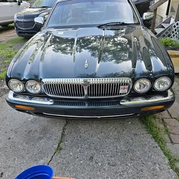 Jaguar XJ Sedan