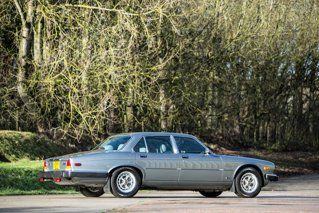 Jaguar XJ Series 3 - Image 3 of 16