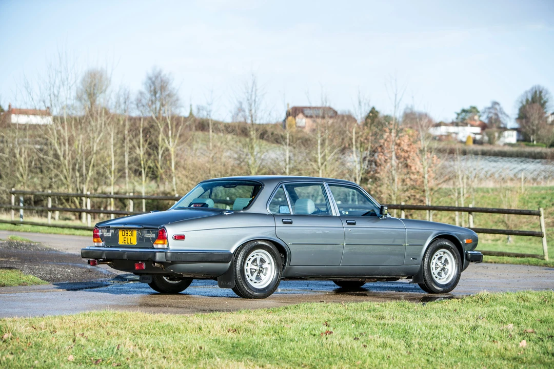 Jaguar XJ Series 3 - Image 2 of 16