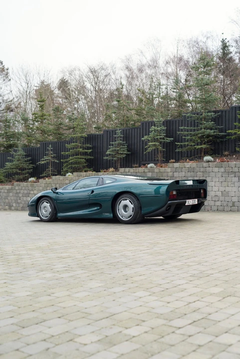Jaguar XJ220 - Image 5 of 23