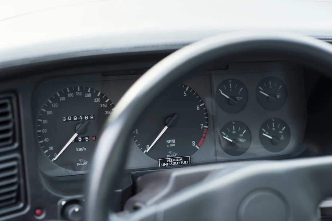 Jaguar XJ220 - Image 12 of 23