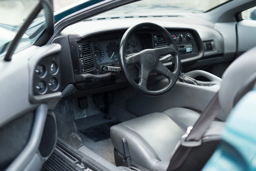Jaguar XJ220 - Image 11 of 23