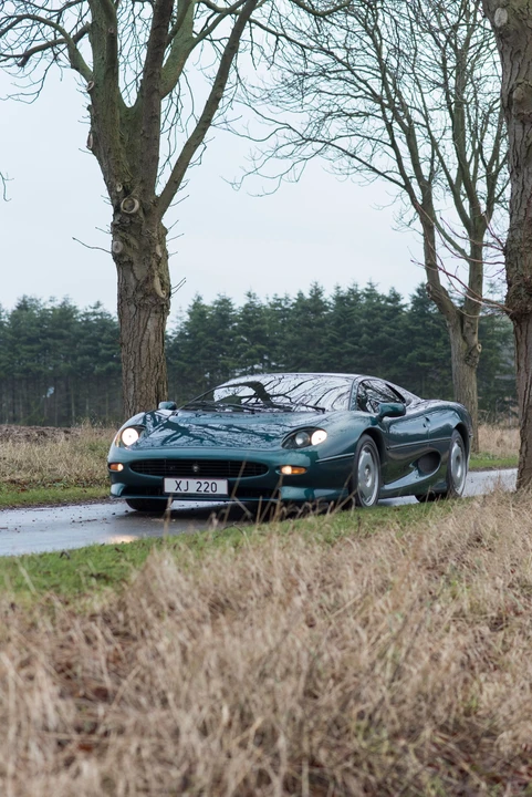 Jaguar XJ220 - Image 9 of 23