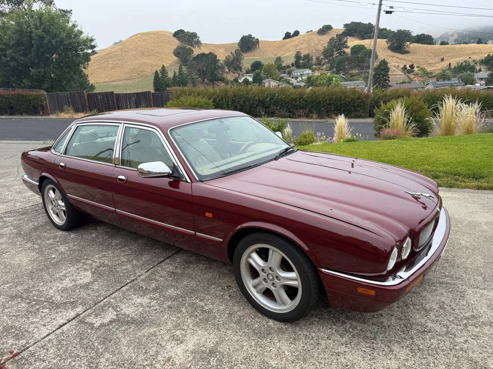 1997 Jaguar X300 XJ - Image 2 of 11
