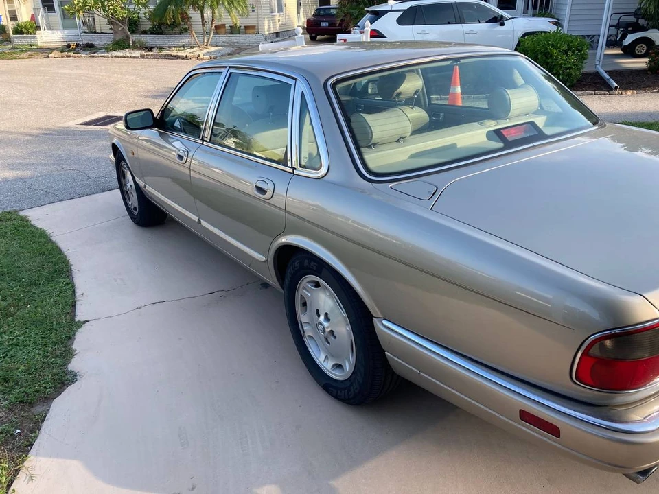 1997 Jaguar X300 XJ - Image 11 of 14