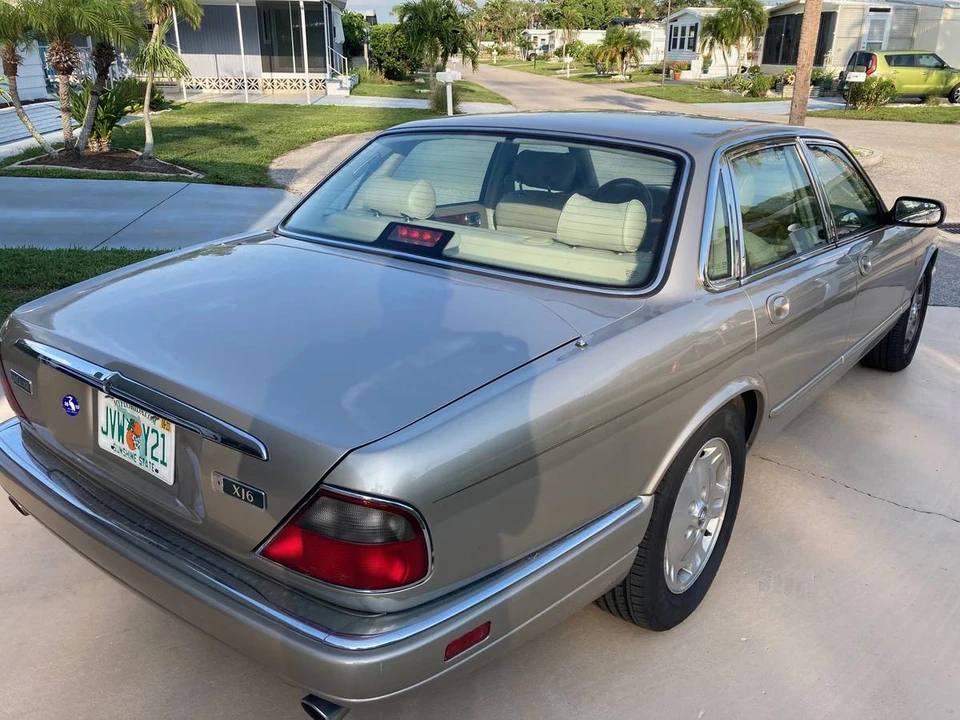 1997 Jaguar X300 XJ - Image 8 of 14
