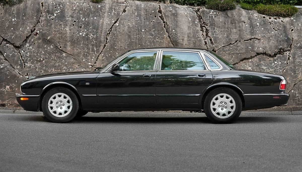 2000 Jaguar X308 XJ - Image 2 of 9