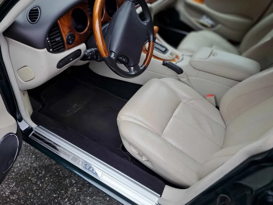 2000 Jaguar X308 XJR - Image 4 of 10