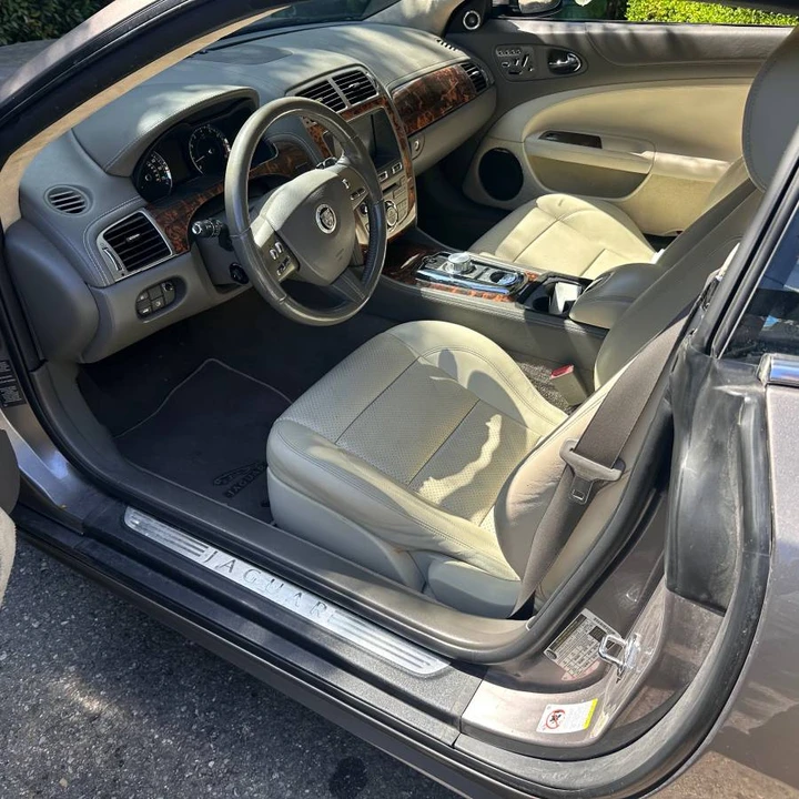 2011 Jaguar XK - Image 15 of 17
