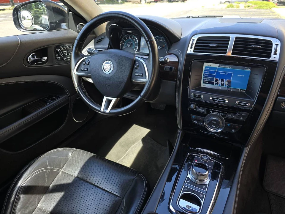 2013 Jaguar XK - Image 10 of 15