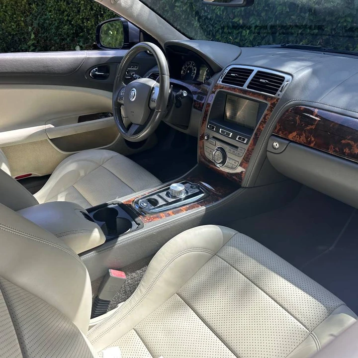2011 Jaguar XK - Image 7 of 17