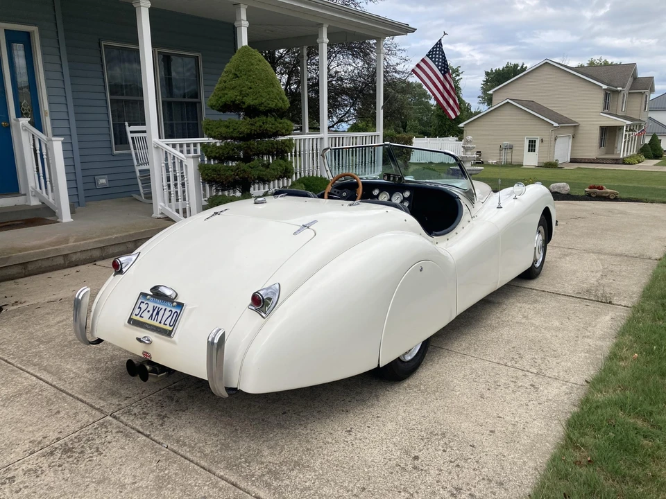 Jaguar Replica - Image 7 of 31
