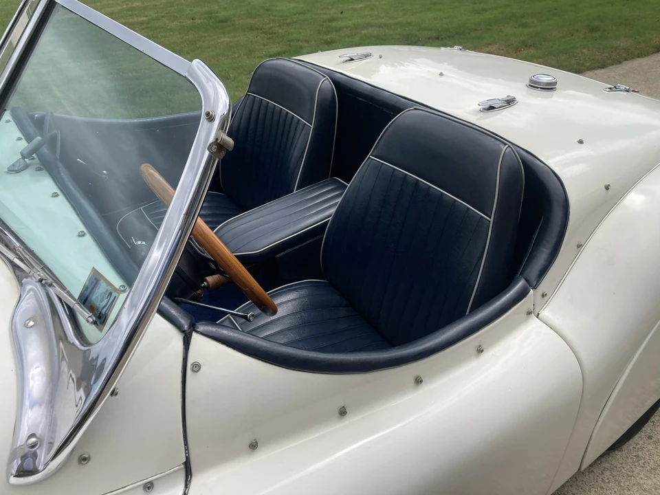 Jaguar Replica - Image 29 of 31