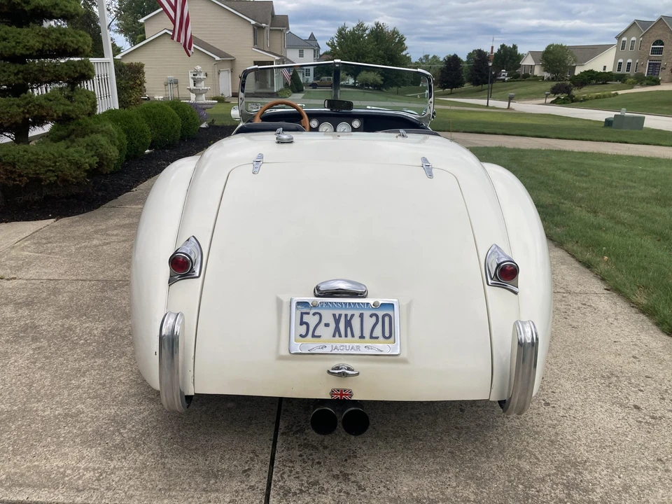 Jaguar Replica - Image 4 of 31