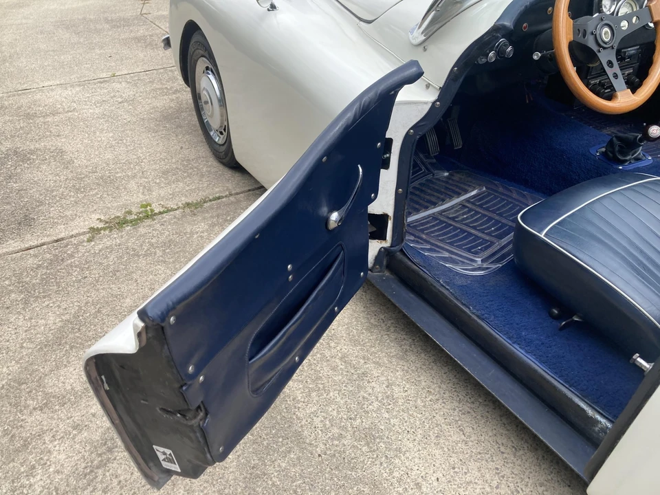 Jaguar Replica - Image 31 of 31
