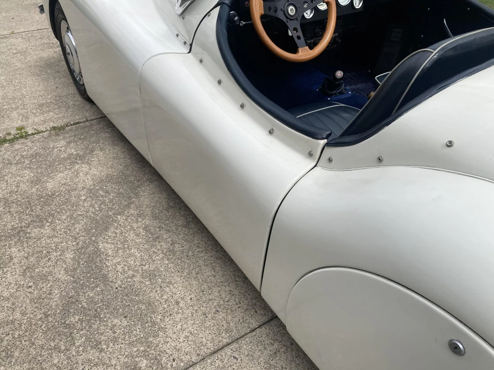 Jaguar Replica - Image 19 of 31