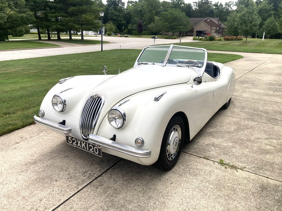 Jaguar Replica - Image 2 of 31