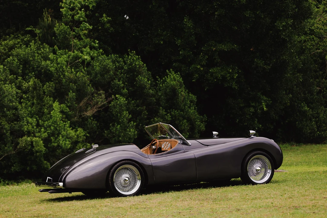 Jaguar Replica - Image 9 of 31