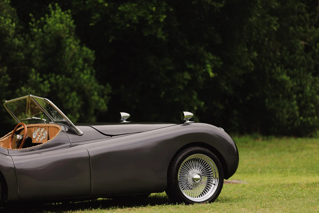 Jaguar Replica - Image 14 of 31