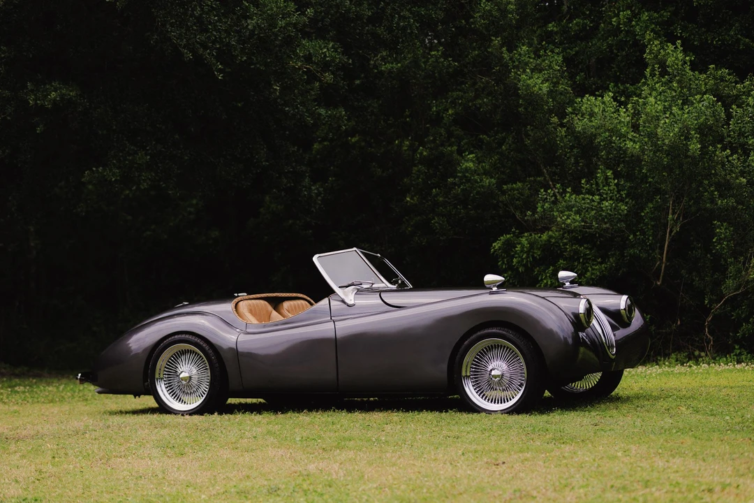 Jaguar Replica - Image 10 of 31