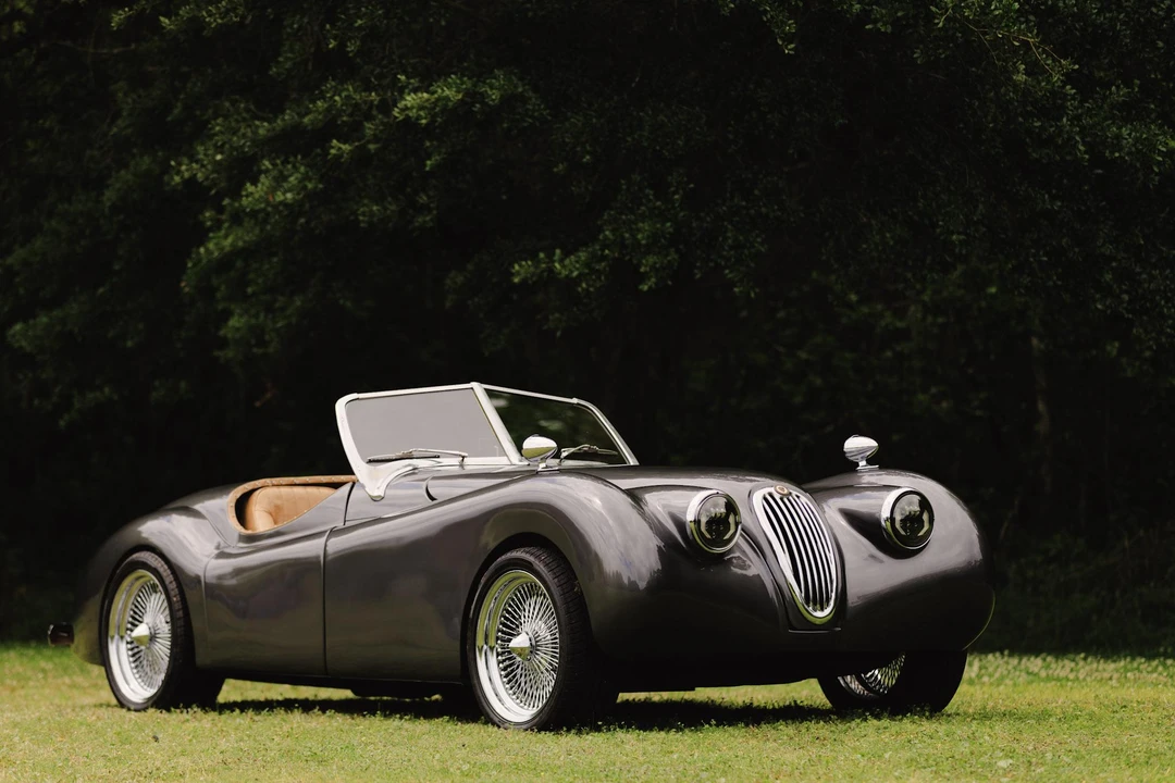 Jaguar Replica - Image 2 of 31