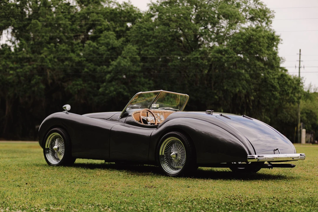 Jaguar Replica - Image 6 of 31