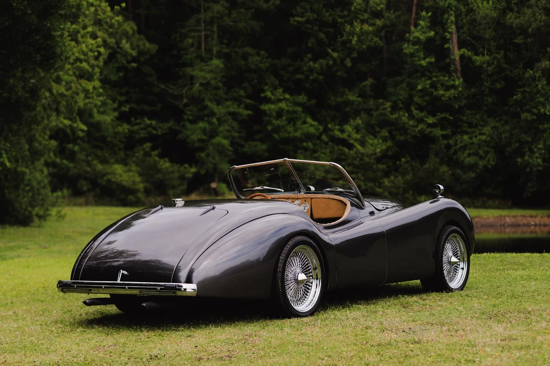 Jaguar Replica - Image 8 of 31