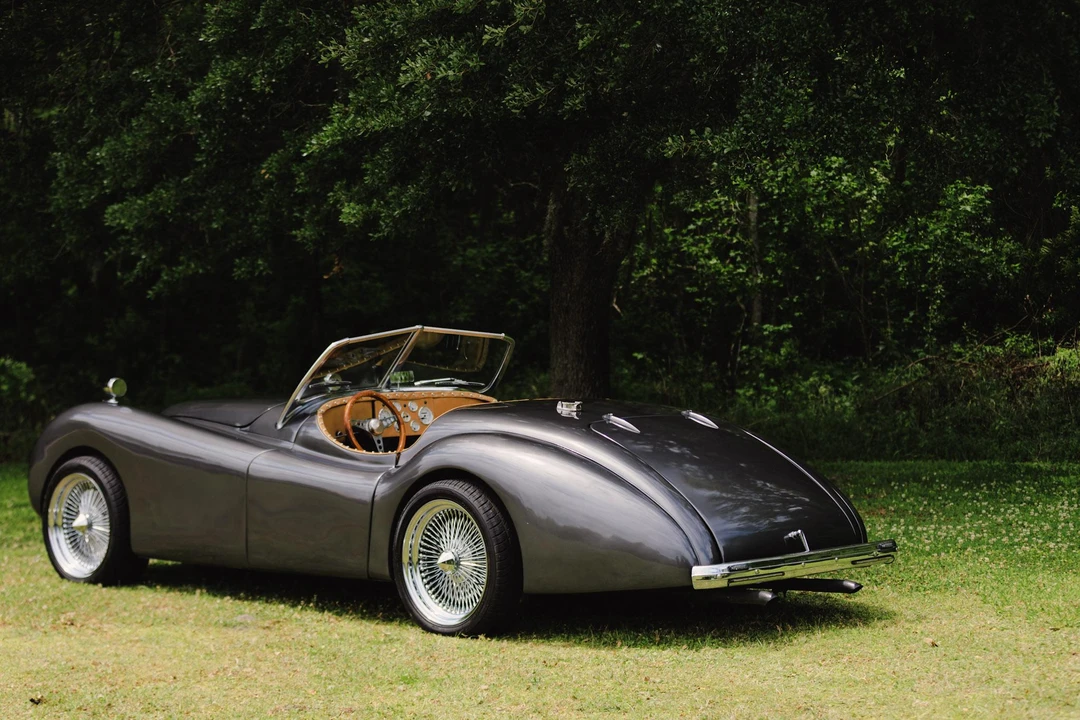 Jaguar Replica - Image 7 of 31