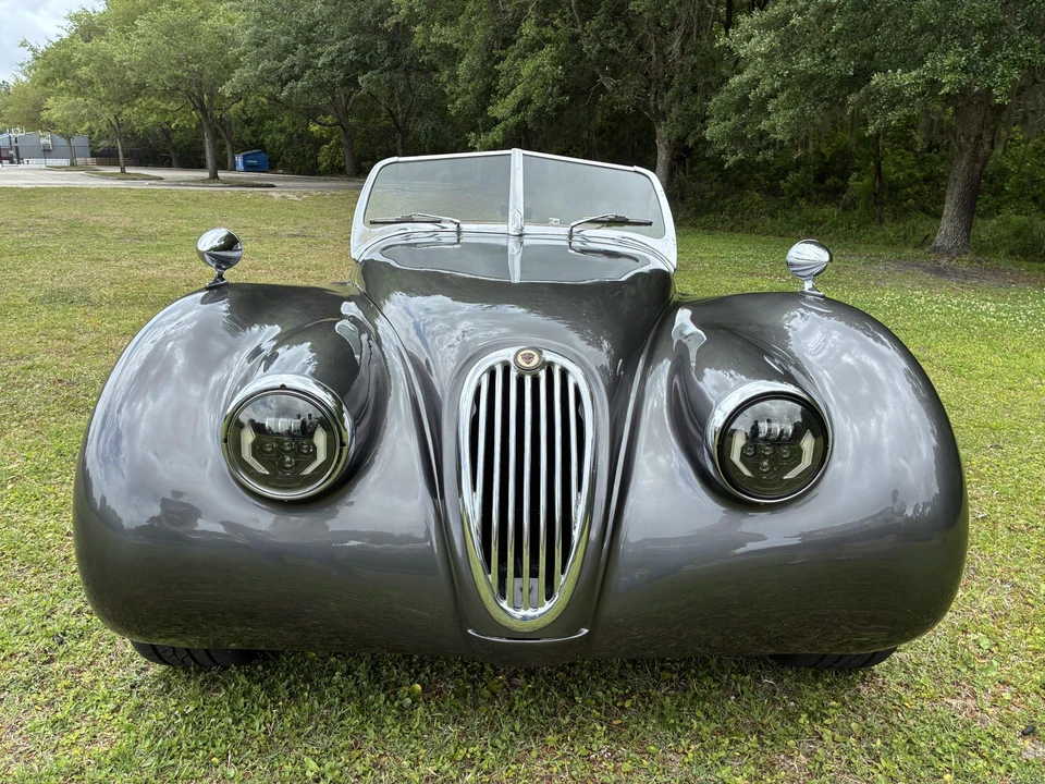 Jaguar Replica - Image 17 of 31