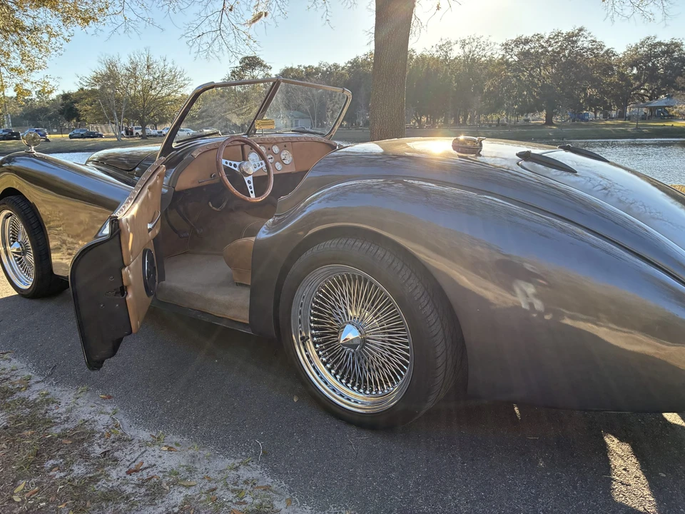 Jaguar Replica - Image 28 of 31
