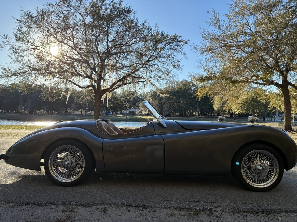 Jaguar Replica - Image 27 of 31