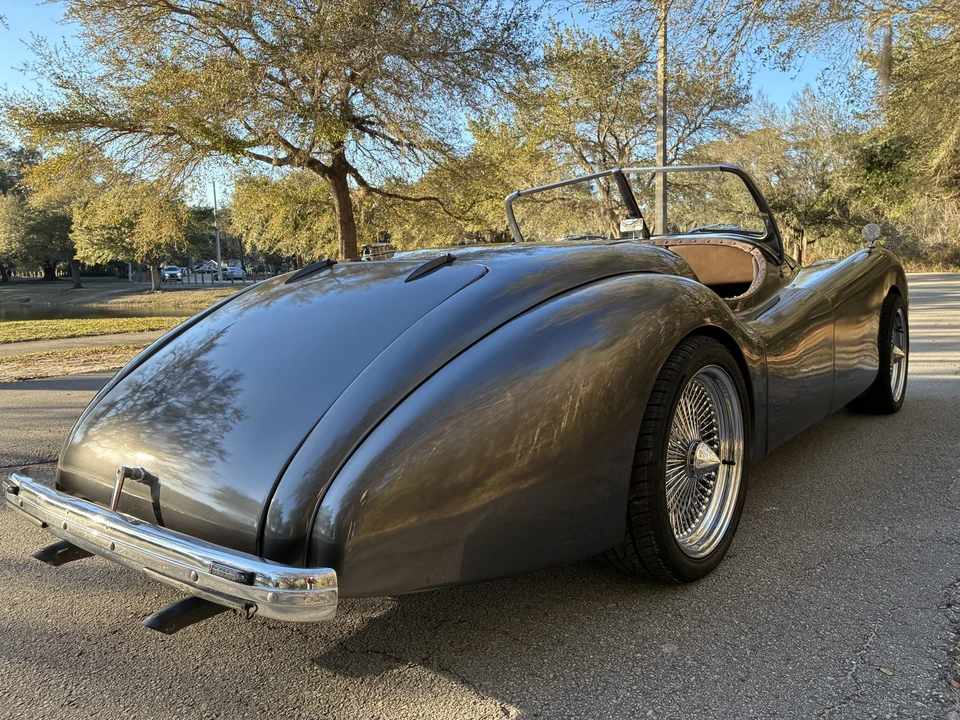 Jaguar Replica - Image 26 of 31