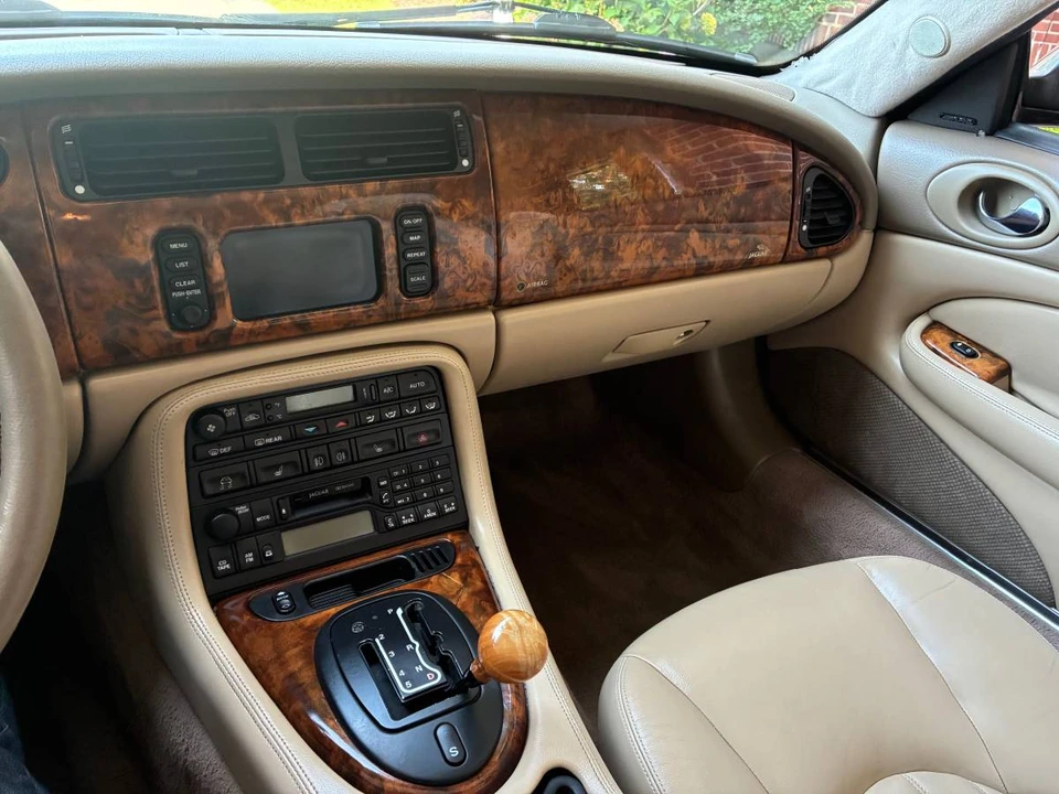 2003 Jaguar X100 XK8 - Image 8 of 10