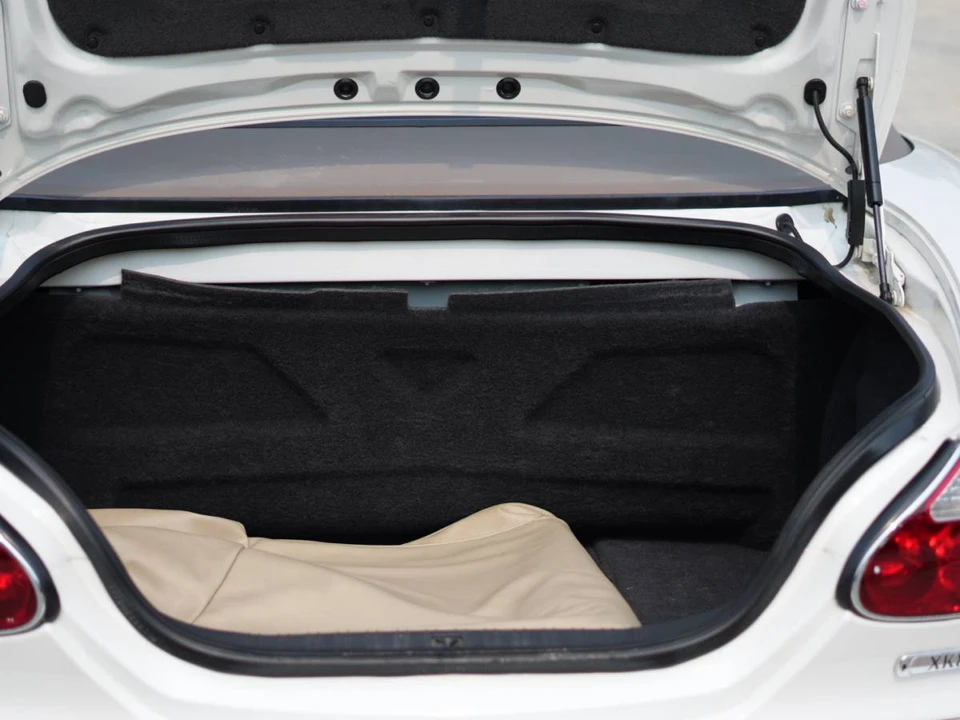 2005 Jaguar X100 XK8 - Image 12 of 18