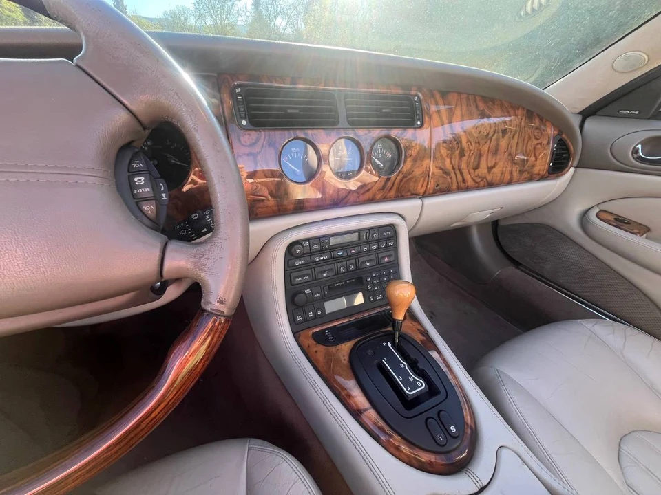 2002 Jaguar X100 XK8 - Image 21 of 23