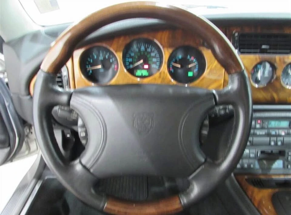 1999 Jaguar X100 XK8 - Image 7 of 11