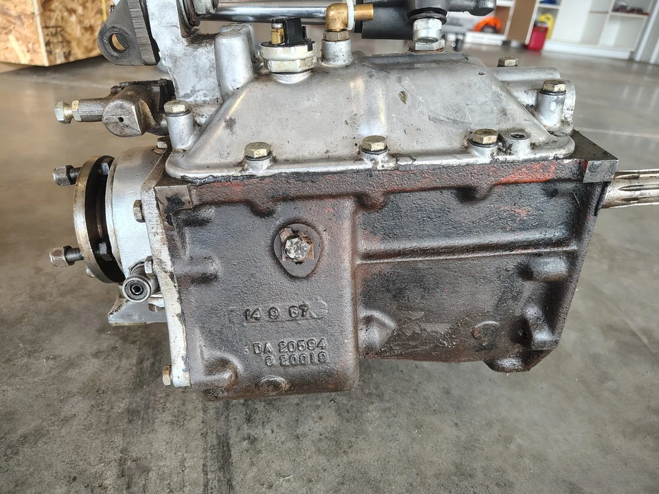Parts & Memorabilia Gearboxes - Image 3 of 10