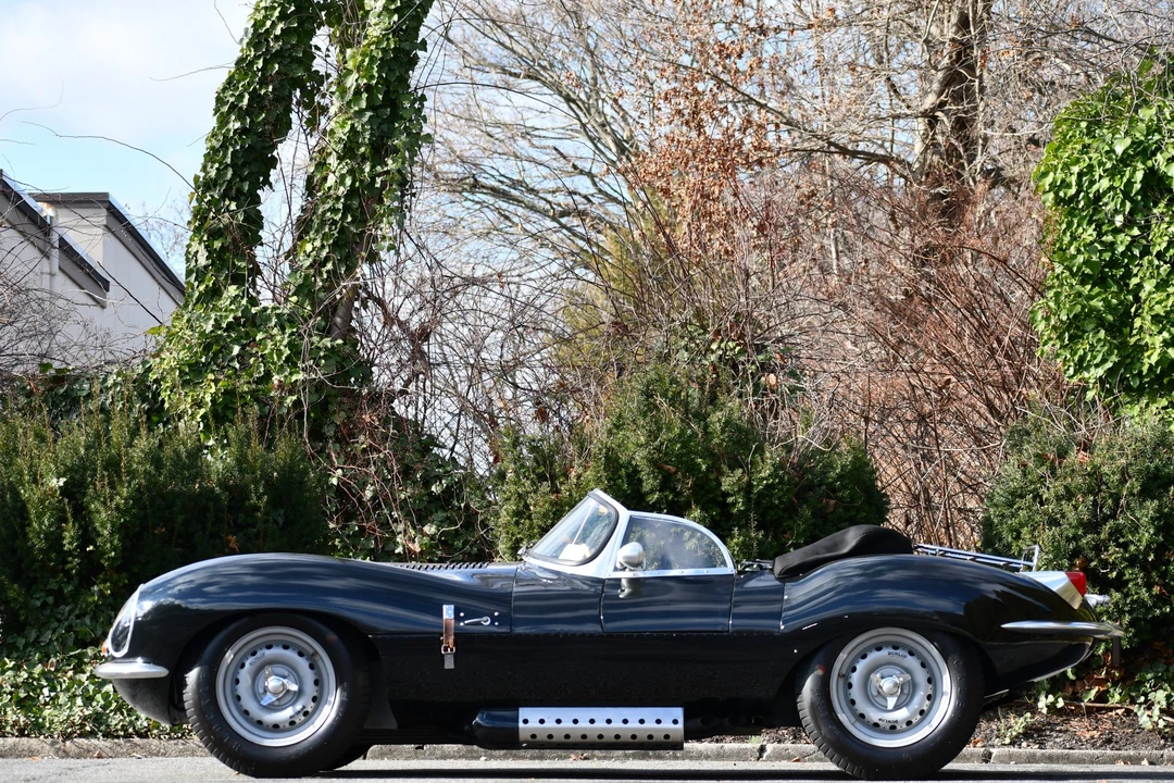 Jaguar Replica - Image 5 of 31