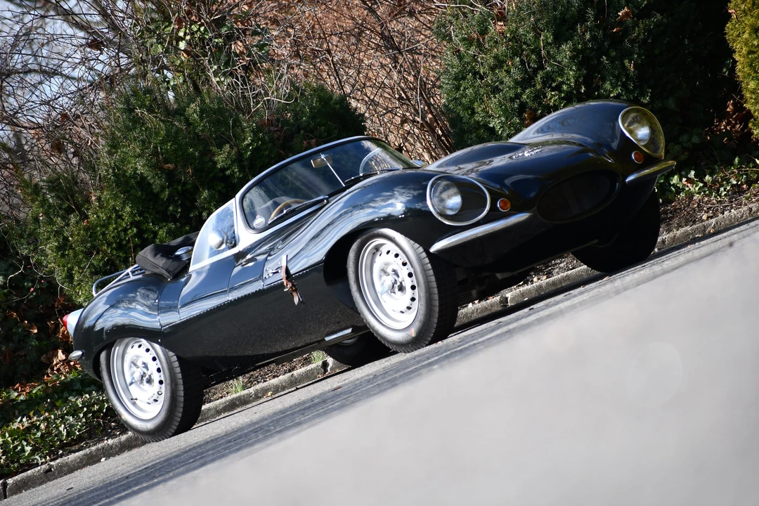 Jaguar Replica - Image 8 of 31