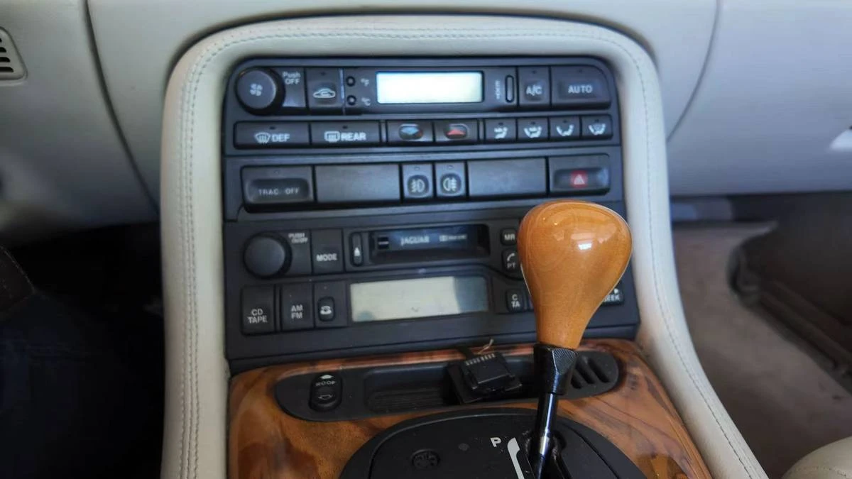 2000 Jaguar X100 XK8 - Image 12 of 18