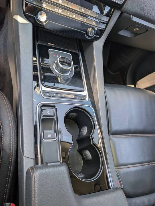 2017 Jaguar F-Pace - Image 11 of 18