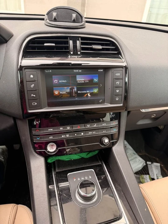 Jaguar F-Pace - Image 8 of 10