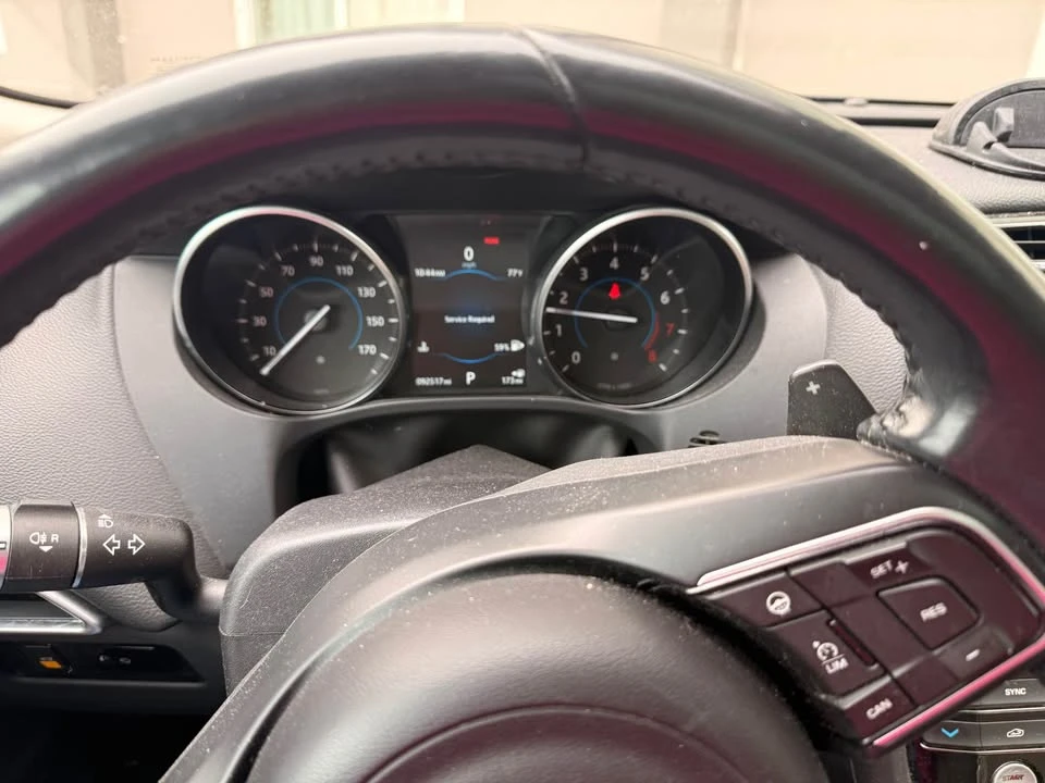Jaguar F-Pace - Image 7 of 10