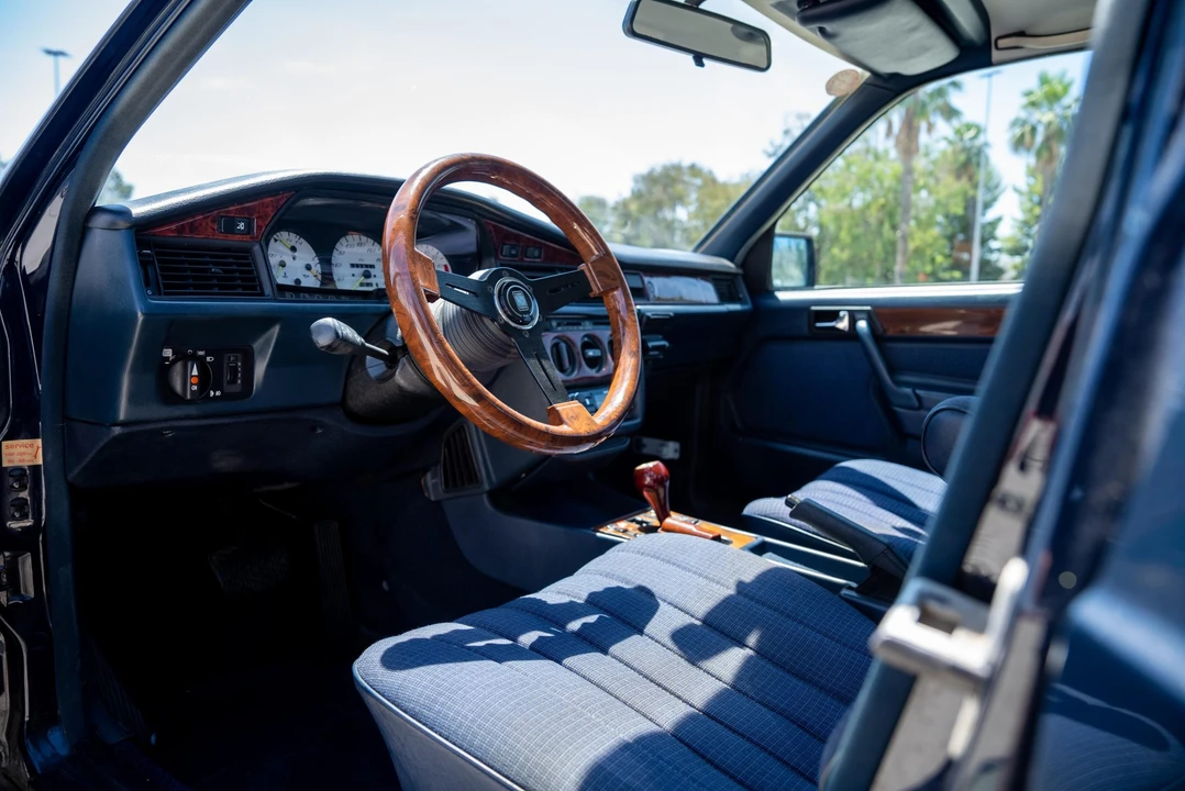 1987 Mercedes-Benz 190E - Image 25 of 31