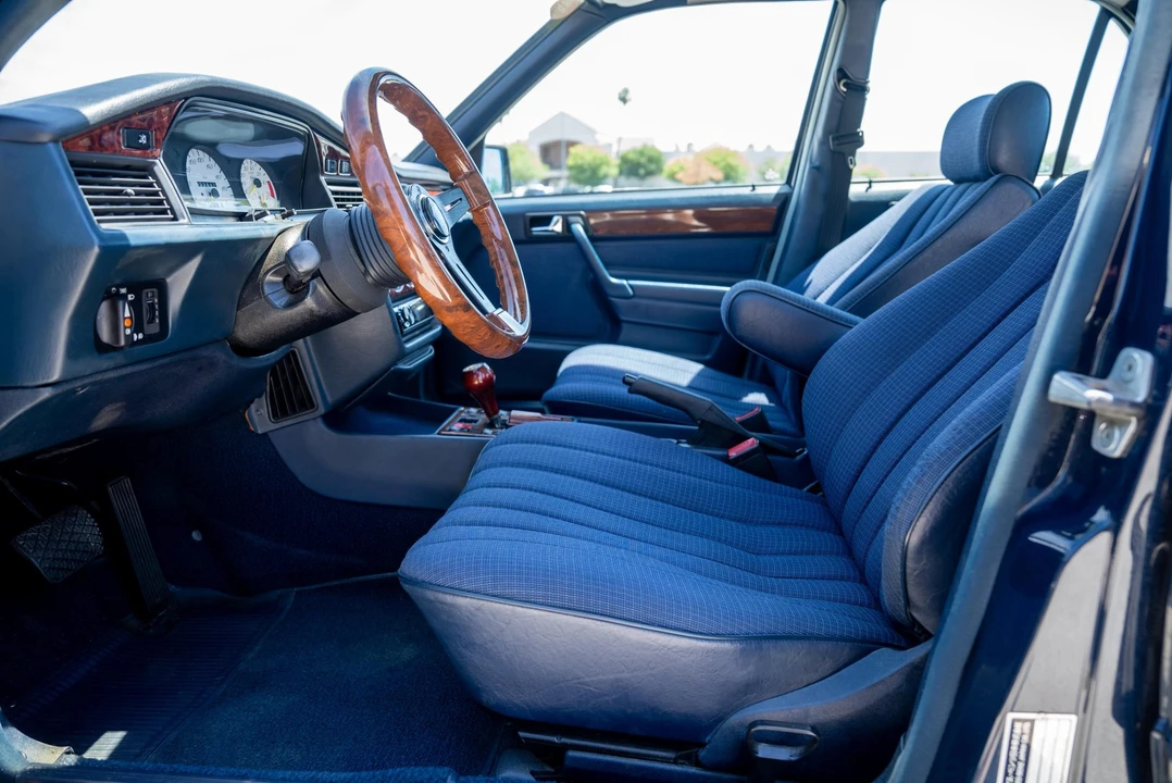 1987 Mercedes-Benz 190E - Image 27 of 31