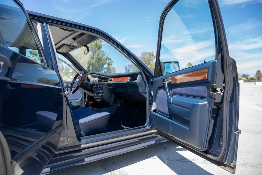 1987 Mercedes-Benz 190E - Image 29 of 31