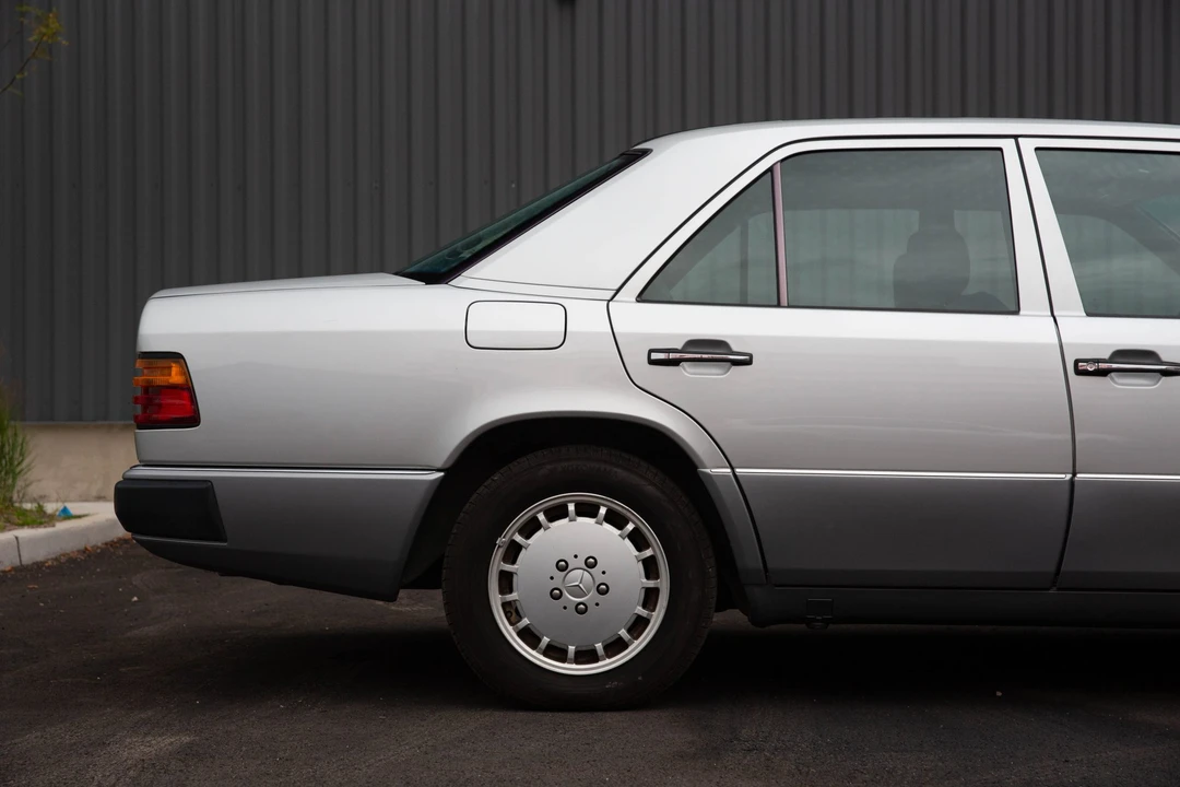 1992 Mercedes-Benz W124 E-Class - Image 16 of 31