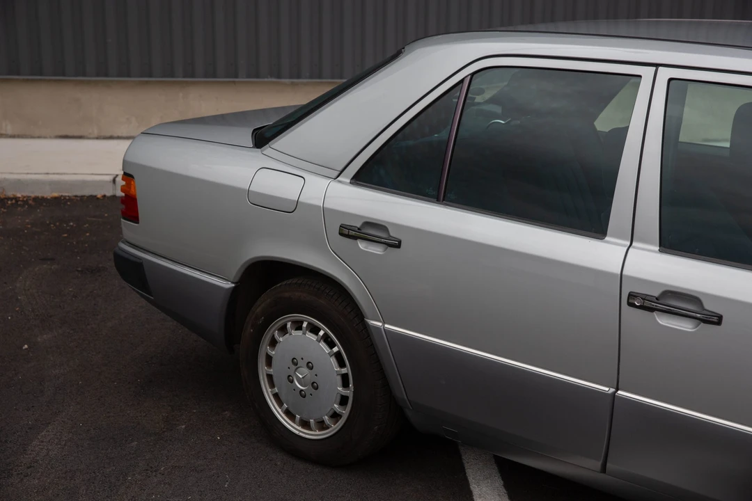 1992 Mercedes-Benz W124 E-Class - Image 17 of 31