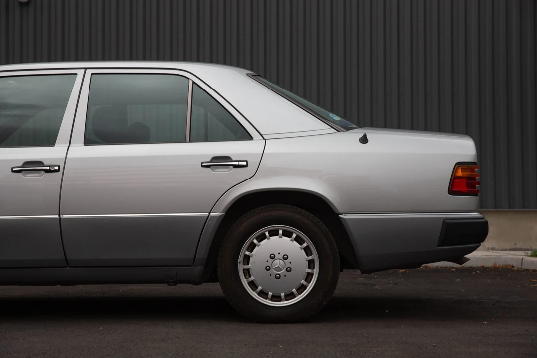 1992 Mercedes-Benz W124 E-Class - Image 24 of 31