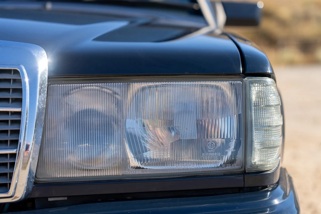 1993 Mercedes-Benz 190E - Image 28 of 31